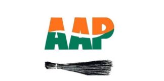 AAP leaders hold protest over the garbage issue