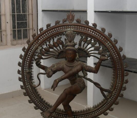 Antique idols hidden in TN temple seized