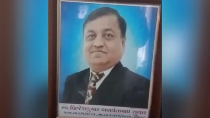 gujarat-man-16001549-16x9_0 Gujarat Man In His Own Funeral